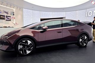 Nový Hyundai Ioniq je velký jak superb a vypadá jak tesla. Stojí ale méně než malinký inster